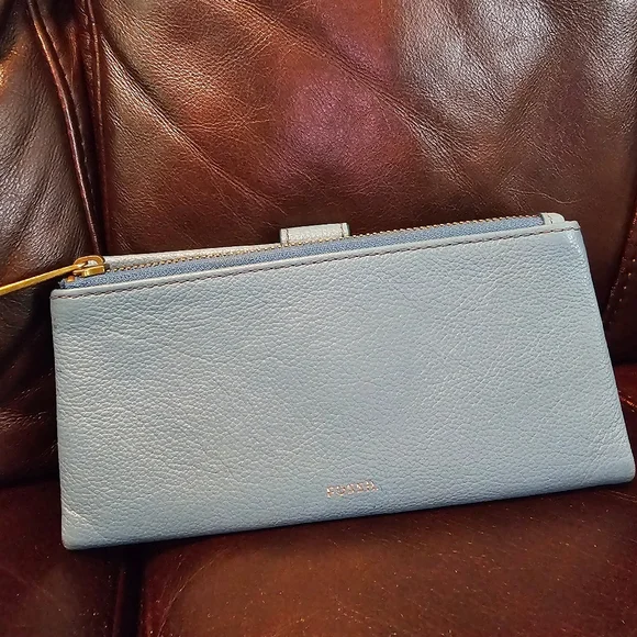 Fossil Lainie Blue Leather Clutch Wallet EUC - Picture 2 of 13